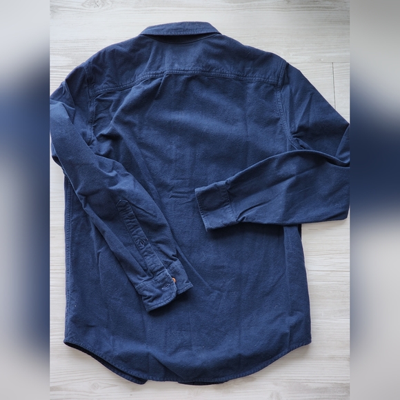 Abercrombie pair of chamois button down shirts - Picture 9 of 10